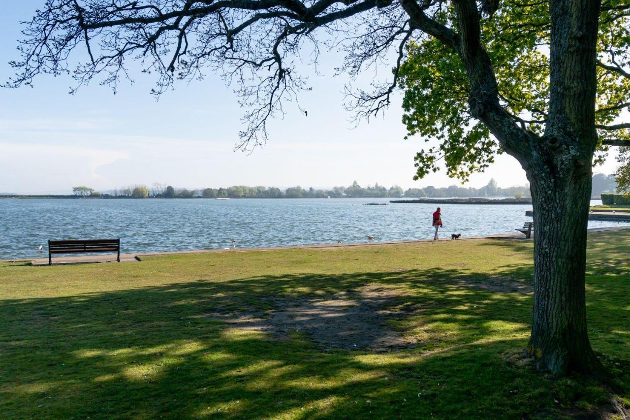 Park Lake View Пул Екстериор снимка