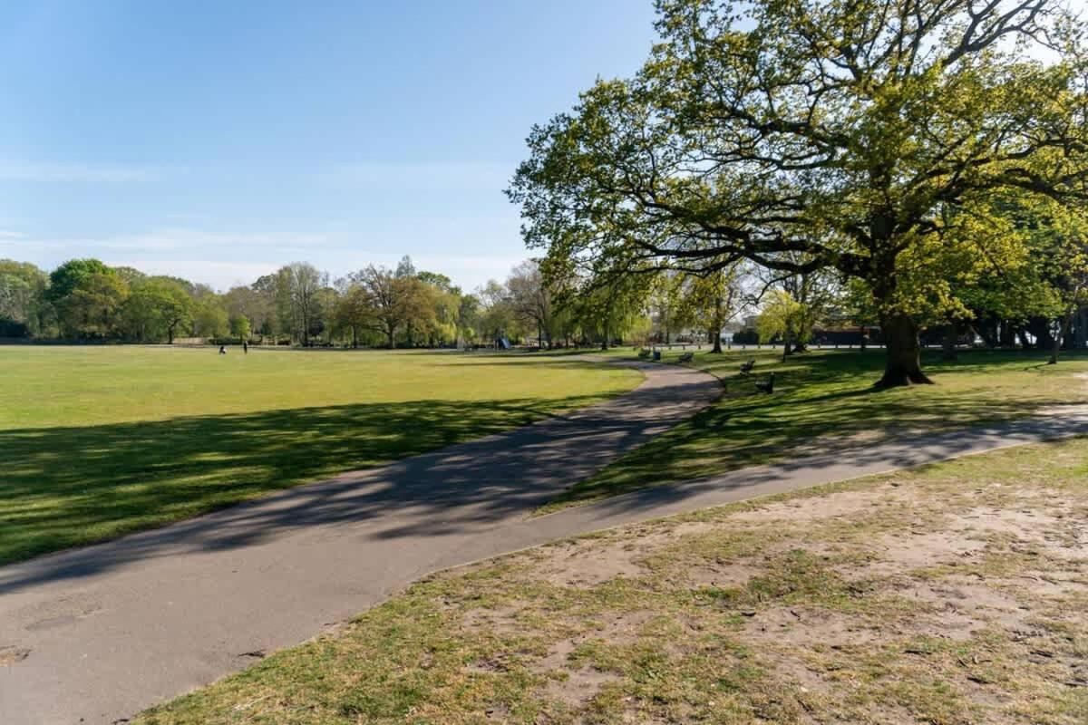 Park Lake View Пул Екстериор снимка