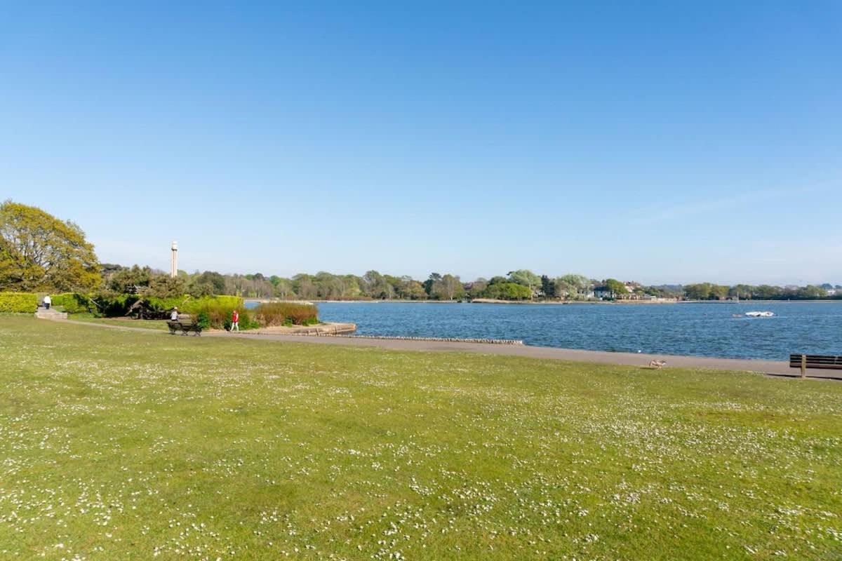 Park Lake View Пул Екстериор снимка
