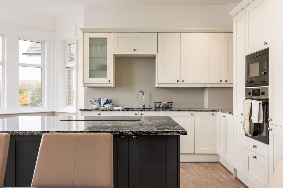 Park Lake View Пул Екстериор снимка